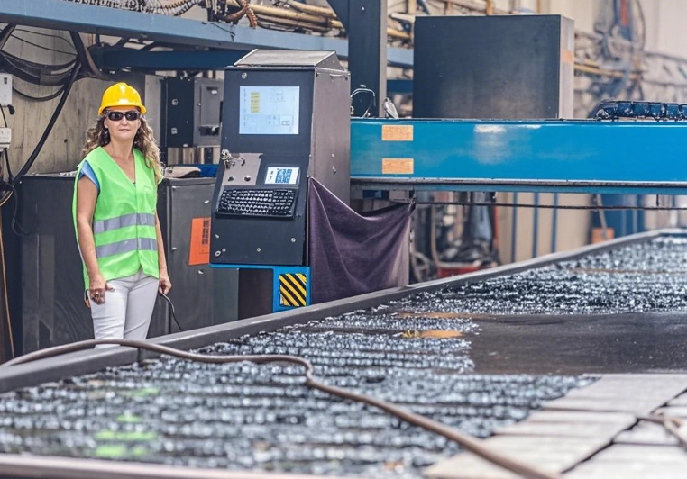 How Industrial LCD Panels Handle Extreme Temperatures and Vibrations